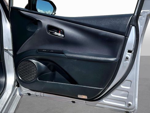 Used 2022 Toyota Prius XLE FWD image 18