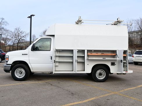 Used 2017 Ford E-350 and Econoline 350 Super Duty w/ Power Windows & Locks Group image 14