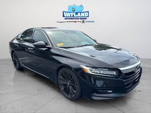 Used 2018 Honda Accord Touring image 7