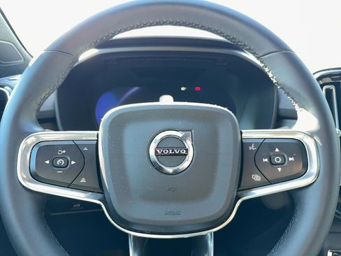 Certified 2023 Volvo C40 Recharge Core w/ Protection Package Premier image 17