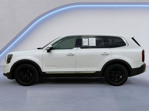 Used 2022 Kia Telluride LX AWD/4WD image 2