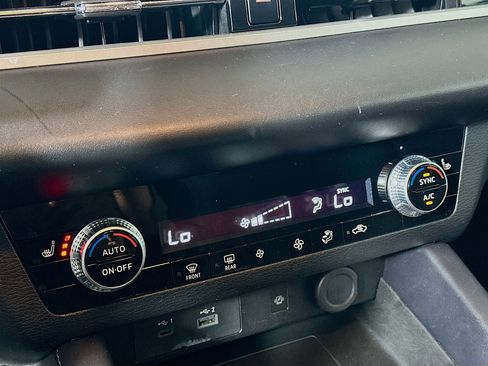 Used 2024 Mitsubishi Outlander SE image 24