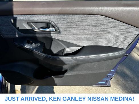 Used 2023 Nissan Rogue SV AWD/4WD image 22