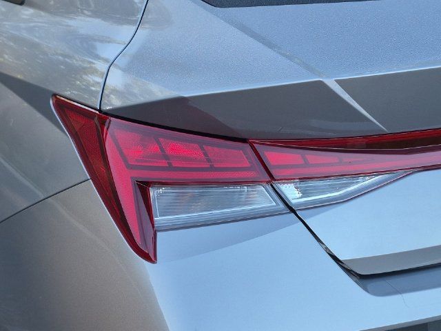 Used 2026 Hyundai Elantra Hybrid FWD image 21