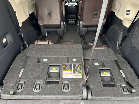 Used 2023 Toyota Sienna Platinum image 19