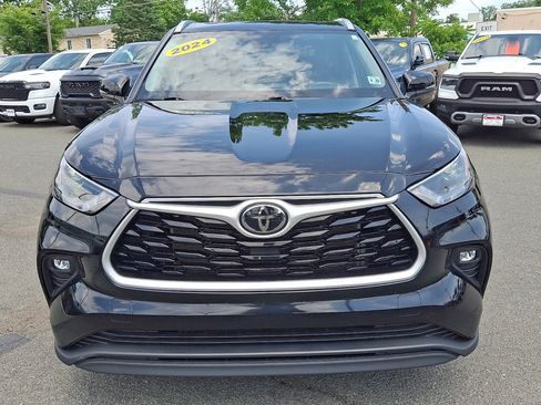 Used 2024 Toyota Highlander XLE AWD/4WD image 12