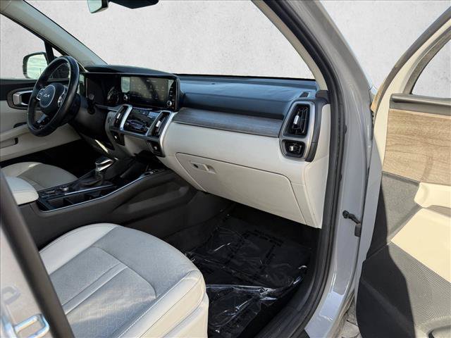 Used 2023 Kia Sorento EX w/ Panoramic Sunroof Package FWD image 12