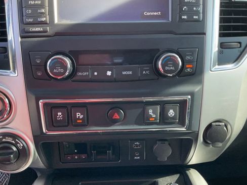 Used 2017 Nissan Titan PRO-4X w/ Pro-4x Convenience Package AWD/4WD image 23