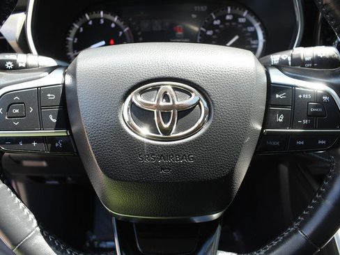 Certified 2021 Toyota Highlander Limited AWD/4WD image 32