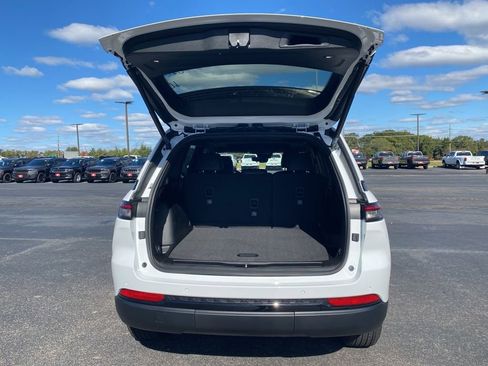 New 2025 Jeep Grand Cherokee Altitude image 44