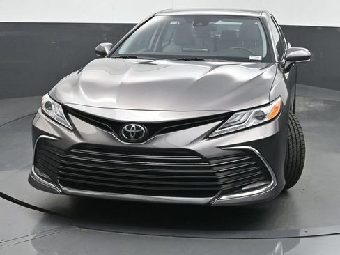 Used 2021 Toyota Camry XLE FWD image 6