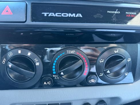 Used 2015 Toyota Tacoma PreRunner image 11