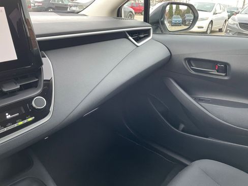 Used 2025 Toyota Corolla LE image 34