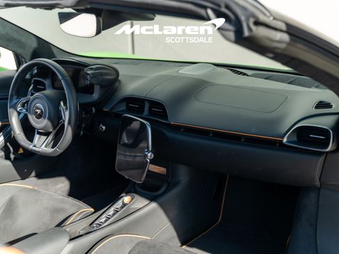 Used 2025 McLaren Artura Spider image 32
