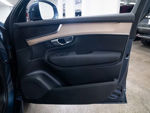 Used 2025 Volvo XC90 B6 Plus image 23