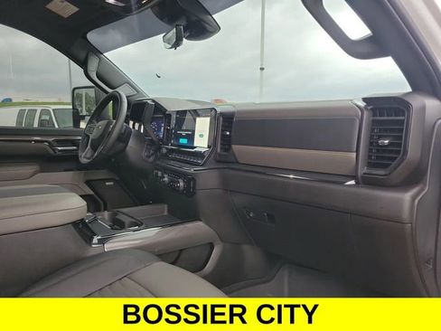 Certified 2025 Chevrolet Silverado 2500 ZR2 w/ Technology Package AWD/4WD image 29