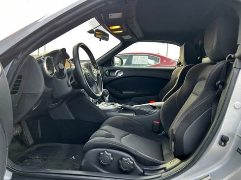 Used 2017 Nissan 370Z Roadster image 13