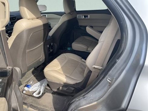 Used 2020 Ford Explorer Platinum w/ Premium Technology Package image 15