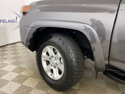 Certified 2019 Toyota 4Runner SR5 AWD/4WD image 23