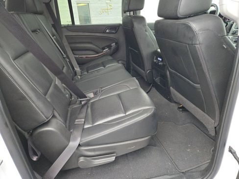 Used 2020 GMC Yukon XL SLT w/ Premium Edition image 8