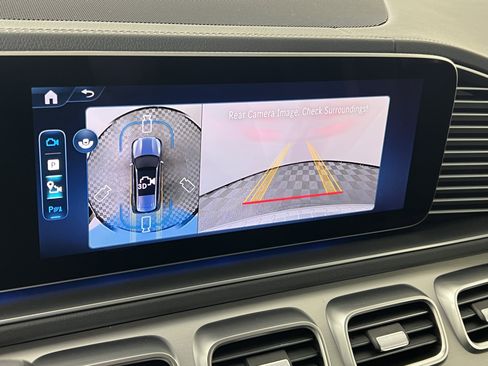 New 2026 Mercedes-Benz GLS 450 4MATIC image 33