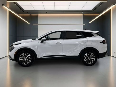 Used 2023 Kia Sportage EX FWD image 2