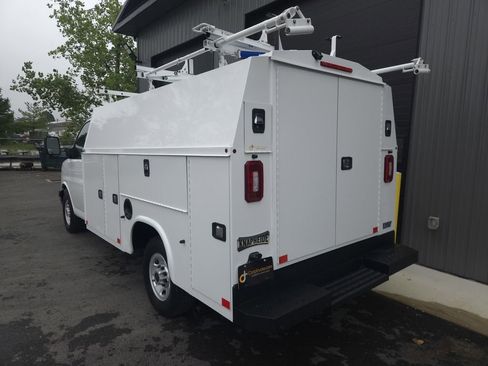 Used 2019 GMC Savana 3500 w/ Power Convenience Package image 3