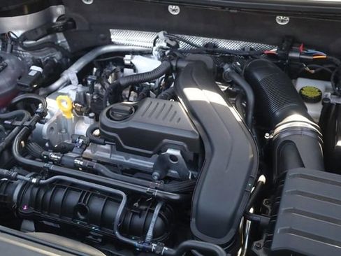 New 2026 Volkswagen Taos SE image 22