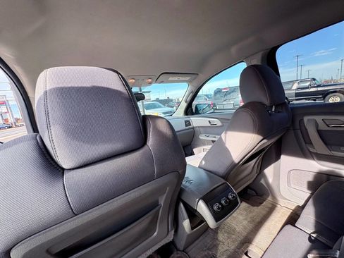 Used 2011 Chevrolet Traverse LS image 20