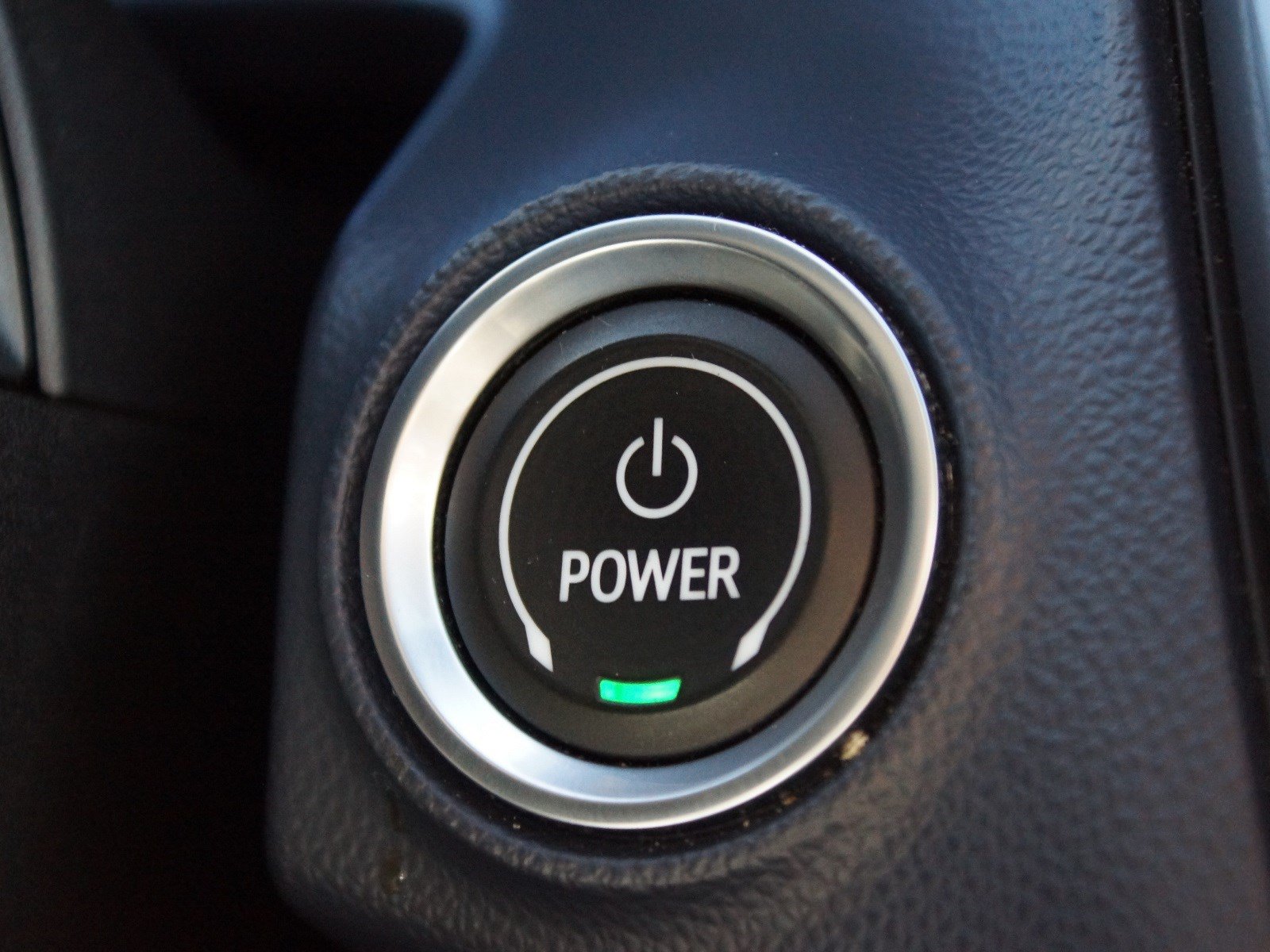Used 2022 Chevrolet Bolt EUV Premier w/ Sun & Sound Package FWD image 9
