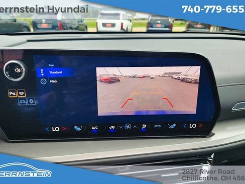 Used 2026 Chevrolet Traverse LT w/ Sun and Wheel Package AWD/4WD image 16