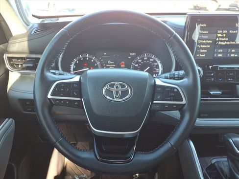 Used 2022 Toyota Highlander Limited image 16