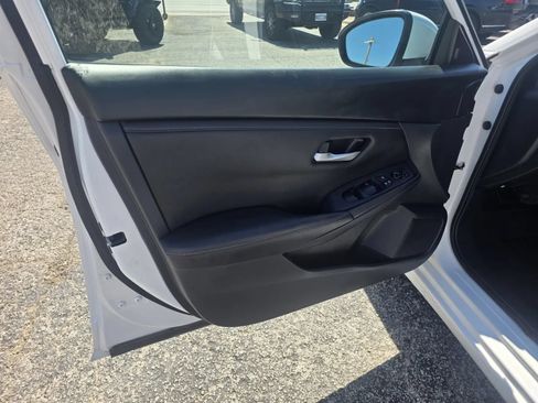 Used 2024 Nissan Sentra SV FWD image 10