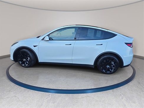 Used 2021 Tesla Model Y Long Range image 9