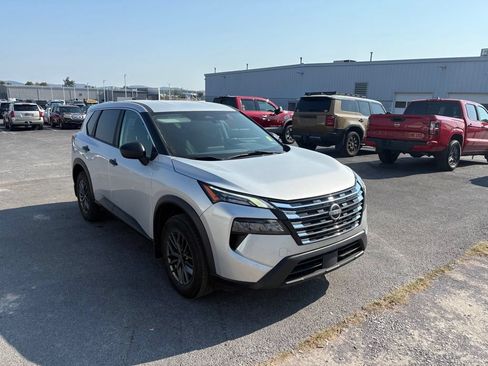 Used 2024 Nissan Rogue S FWD image 2
