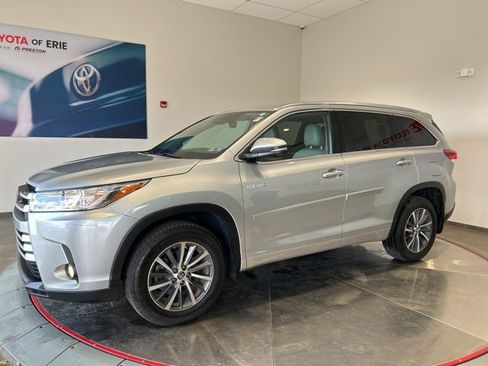 Used 2018 Toyota Highlander XLE image 3