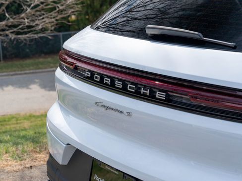 Certified 2025 Porsche Cayenne S w/ Premium Package Plus image 15