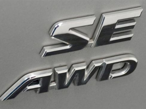 Used 2017 Toyota RAV4 SE image 39