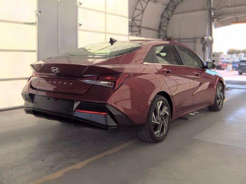 Used 2025 Hyundai Elantra SEL FWD image 4