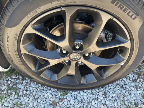 Used 2025 Chrysler Pacifica Limited FWD image 35