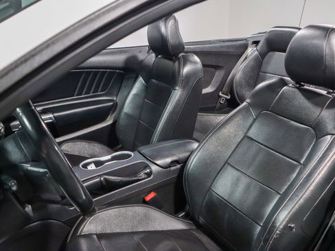 Used 2022 Ford Mustang Premium RWD image 23