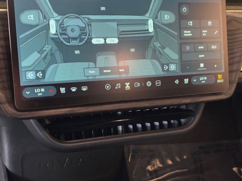 Used 2023 Rivian R1S Adventure image 27