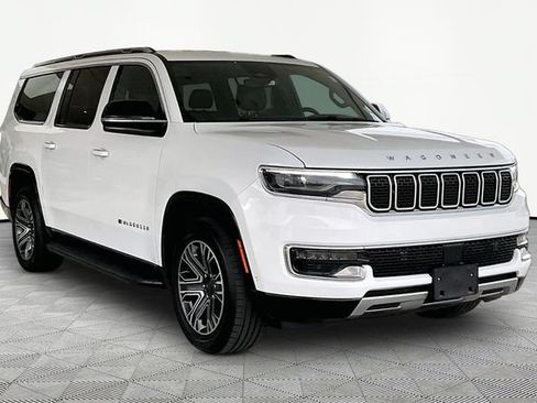 Used 2024 Jeep Wagoneer L Series II RWD image 1