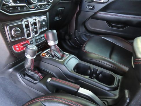 Used 2018 Jeep Wrangler Unlimited Rubicon image 19