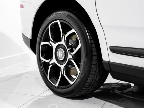Used 2023 Rolls-Royce Cullinan Black Badge image 68
