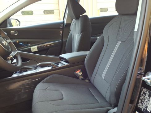 New 2026 Hyundai Elantra SE FWD image 9