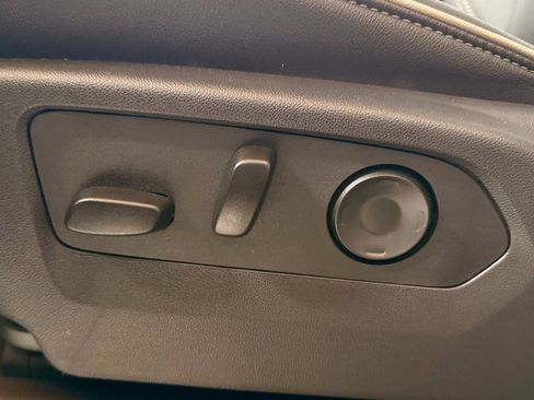 Used 2025 Chevrolet Suburban Premier image 15