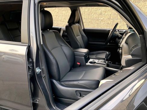 Used 2022 Toyota 4Runner SR5 Premium image 7