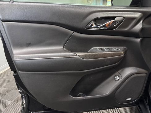 Used 2017 GMC Acadia SLT image 39