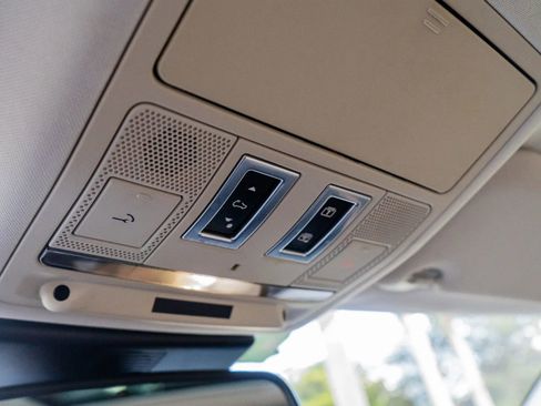 Used 2017 Jaguar F-PACE Premium image 73